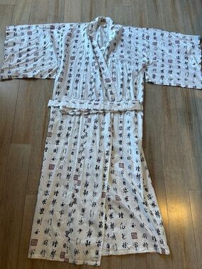 Unisex White Calligraphy Print Kimono Robe size 59 cotton belted